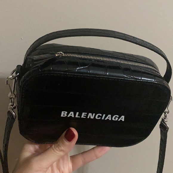 Balenciaga everyday camera bag with top handle - Picture 4 of 10